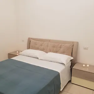 Lucky House , Bari Italia